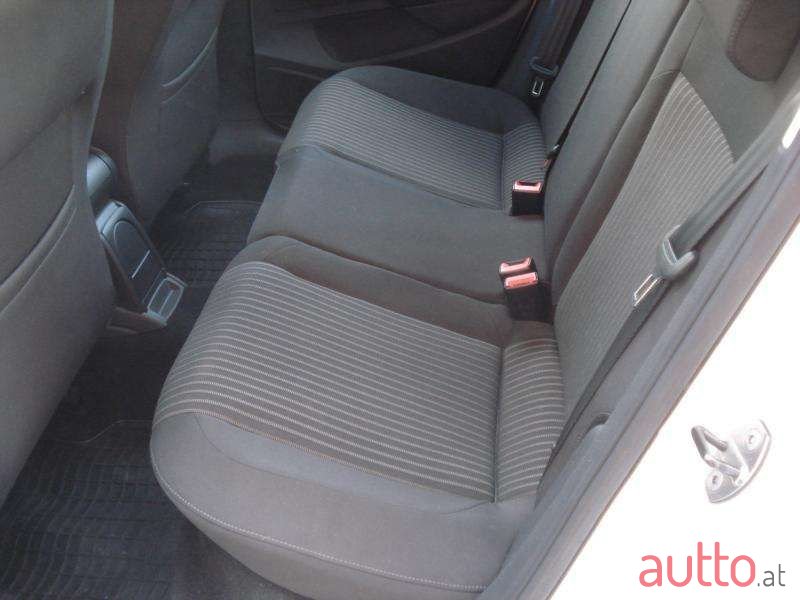 2010' Volkswagen Polo photo #6