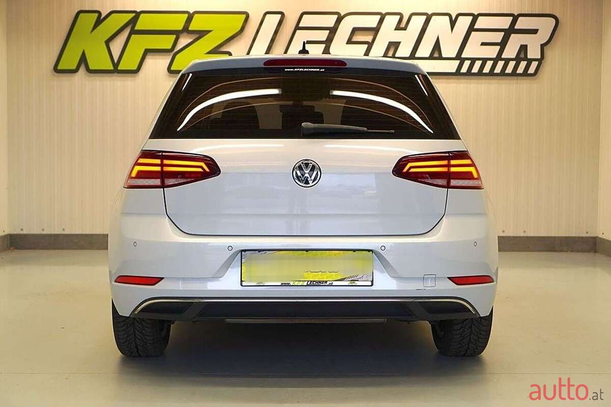 2017' Volkswagen Golf photo #4