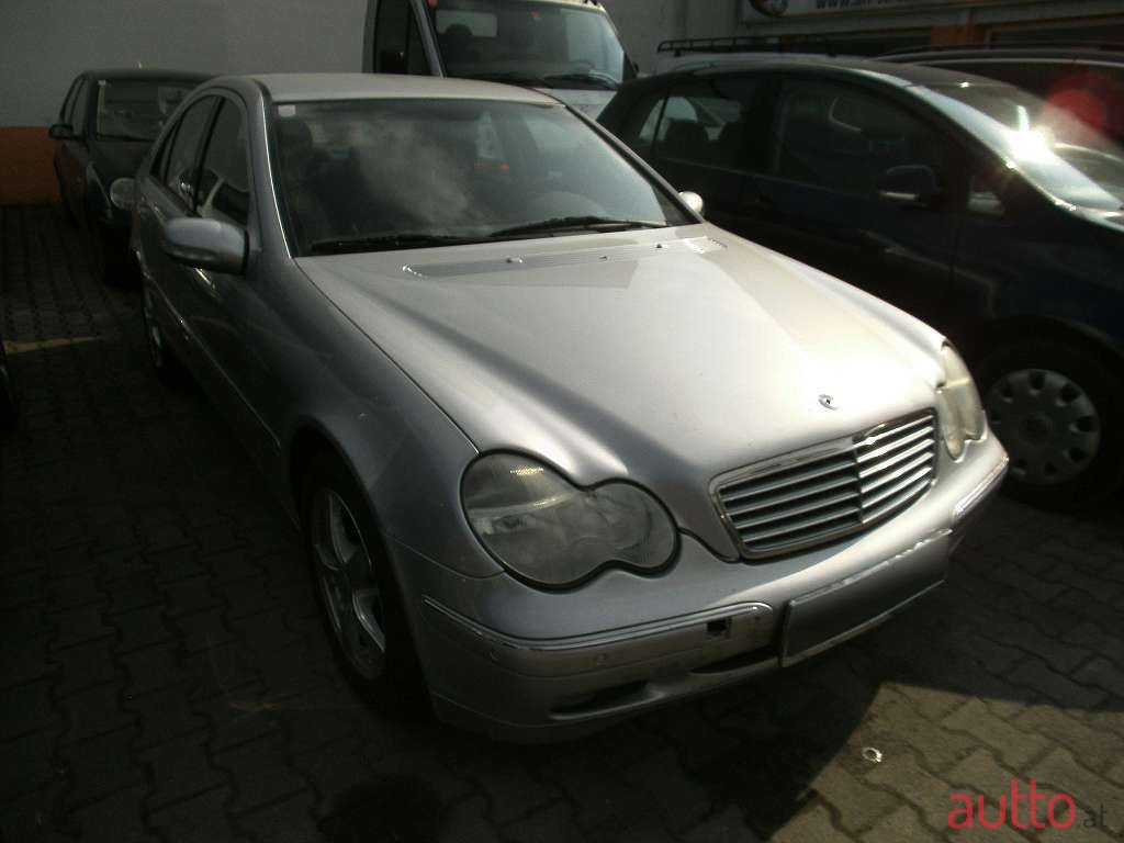 2002' Mercedes-Benz C-Klasse photo #2