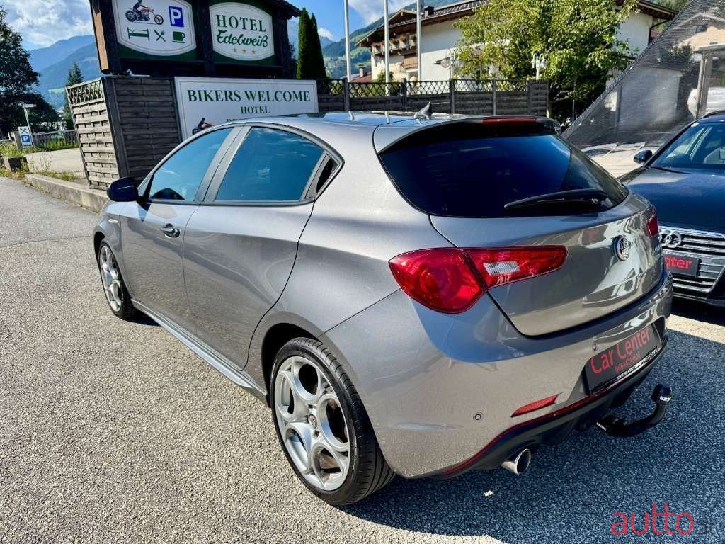2016' Alfa Romeo Giulietta photo #6