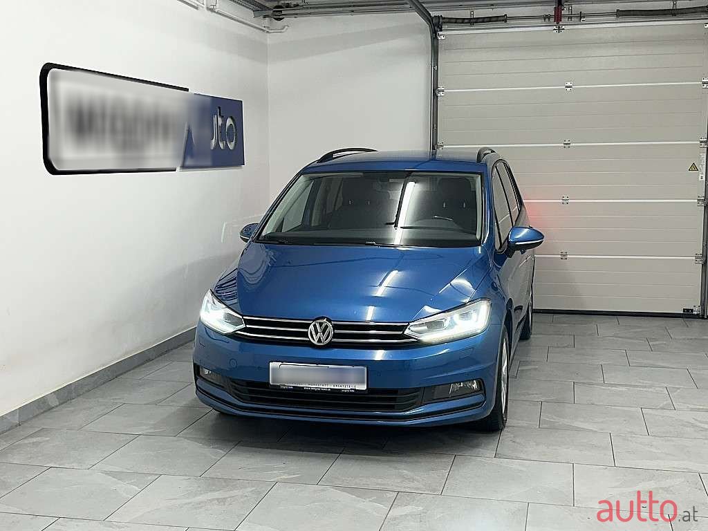 2019' Volkswagen Touran photo #1