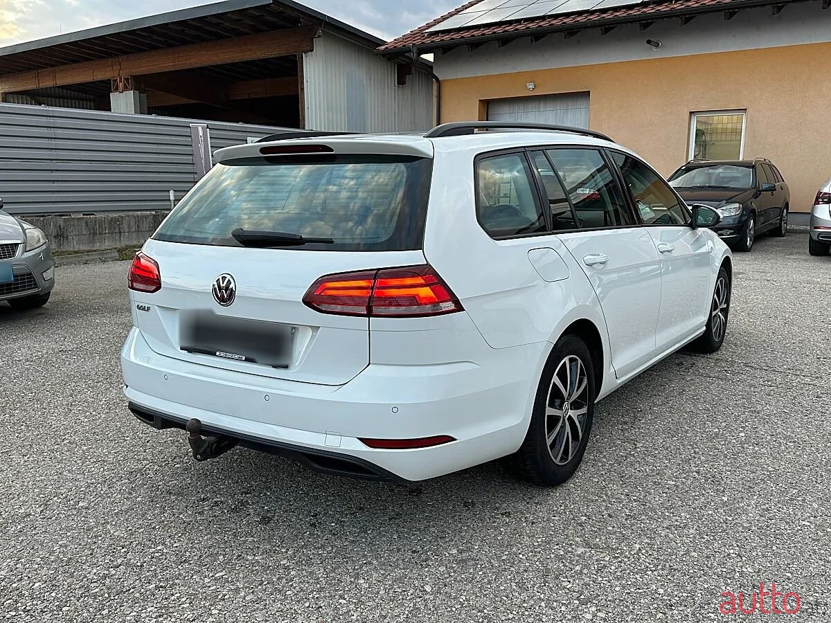 2018' Volkswagen Golf photo #5