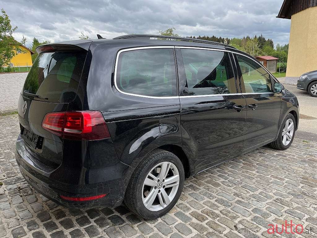 2016' Volkswagen Sharan photo #2