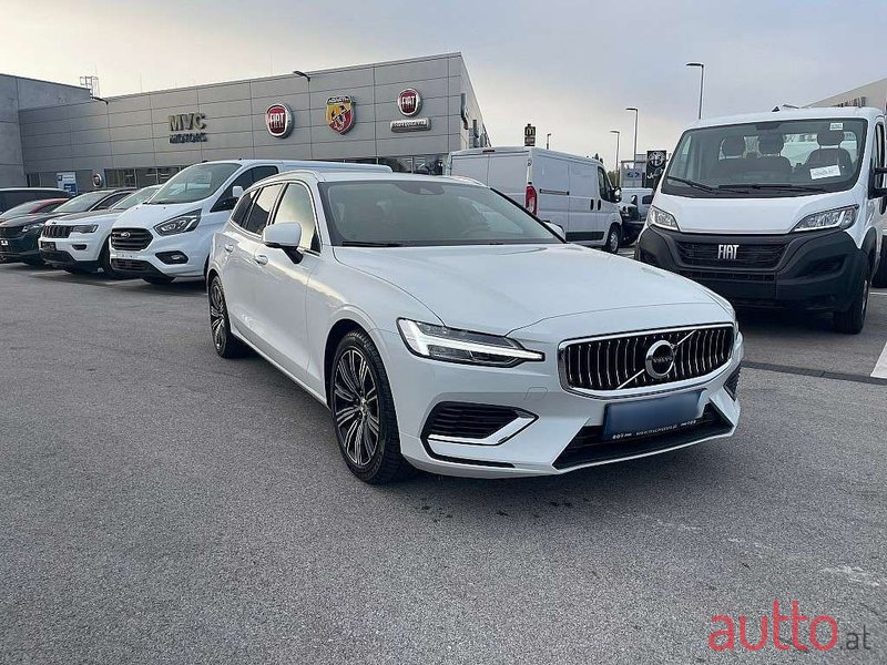 2021' Volvo V60 photo #2