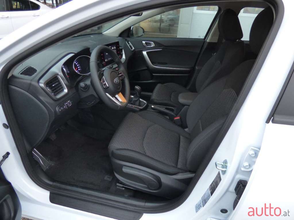 2022' Kia Ceed photo #5