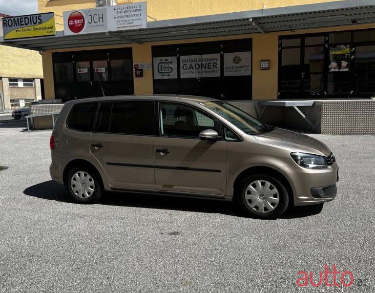 2012' Volkswagen Touran photo #5