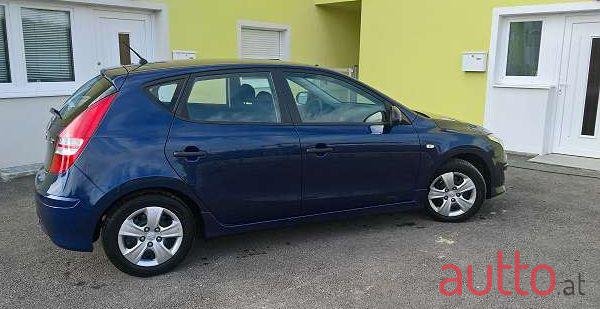 2011' Hyundai I30 photo #1