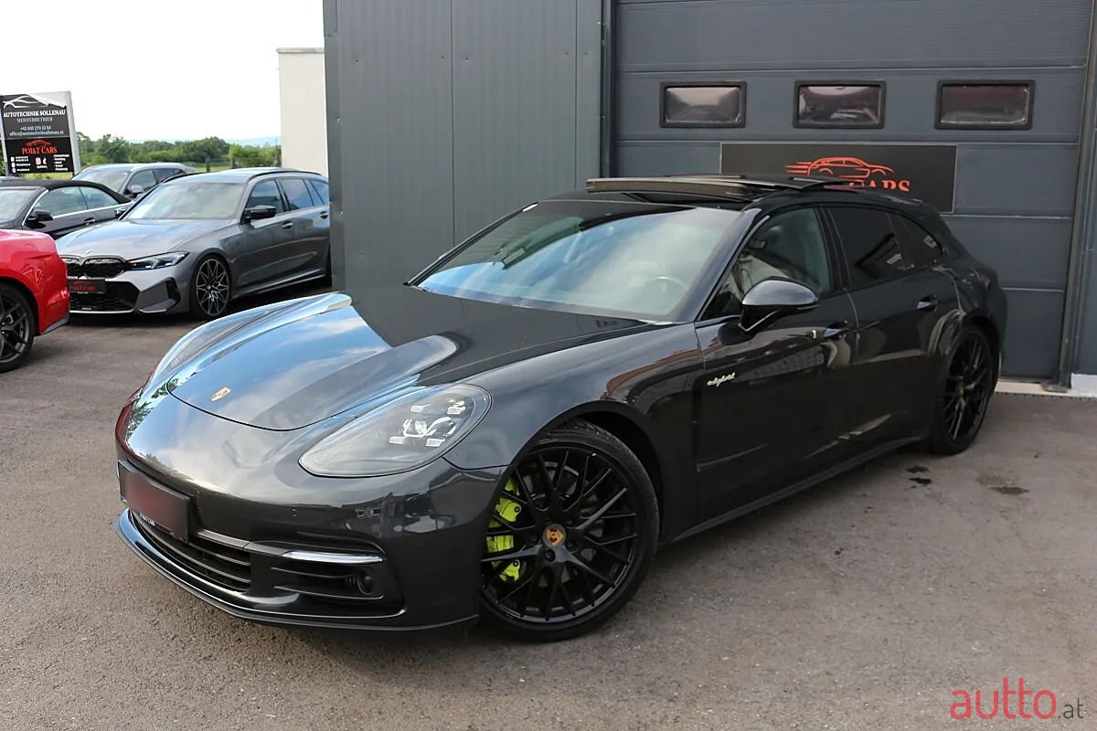2020' Porsche Panamera photo #3