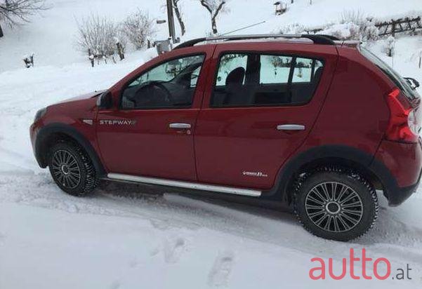 2011' Dacia Sandero photo #1