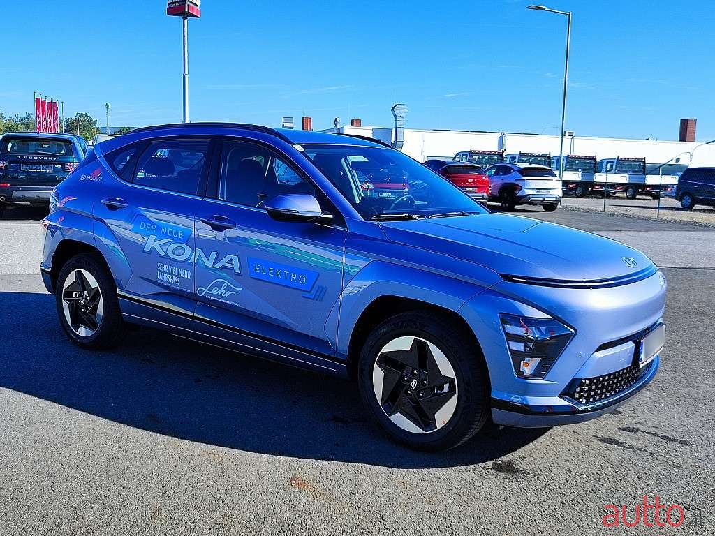 2023' Hyundai Kona photo #3