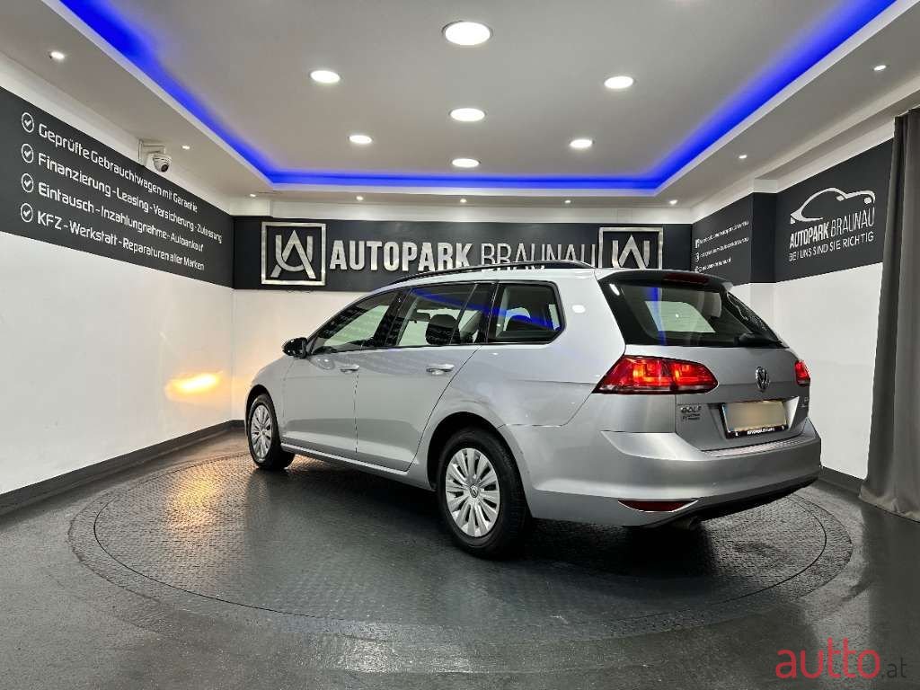 2016' Volkswagen Golf photo #3