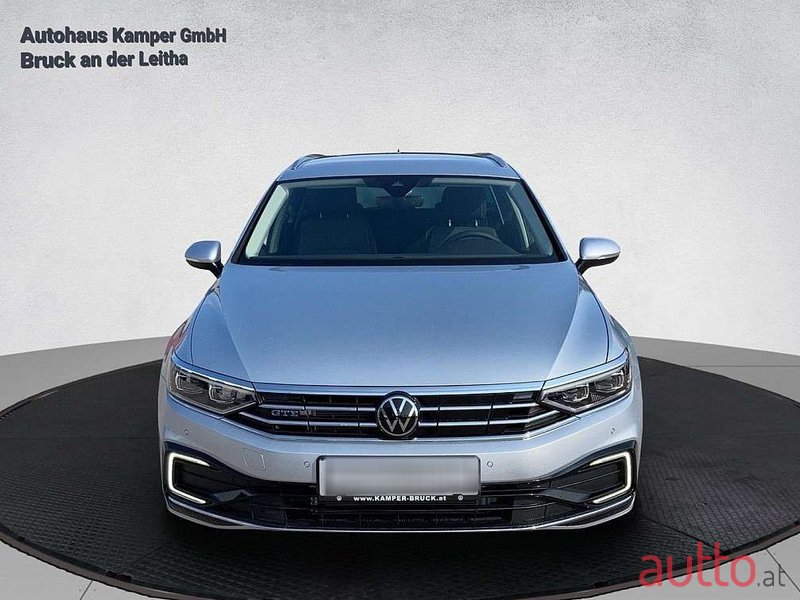 2023' Volkswagen Passat photo #2