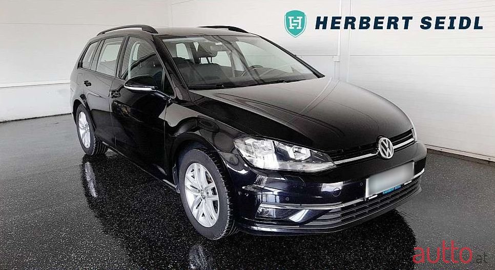 2020' Volkswagen Golf photo #1