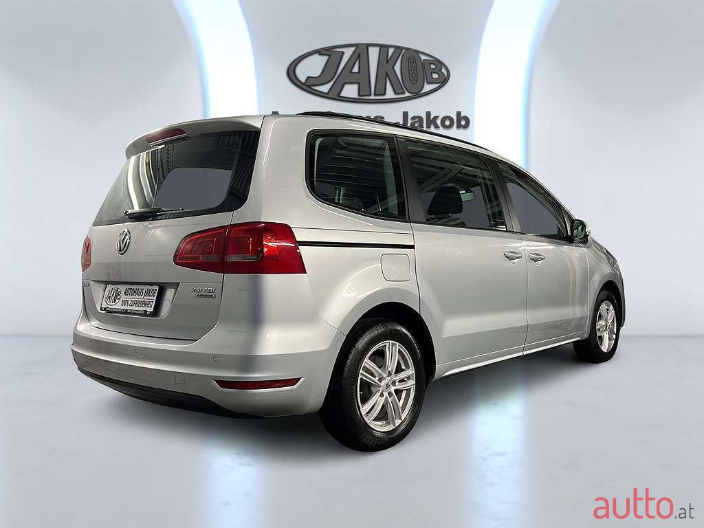 2012' Volkswagen Sharan photo #2