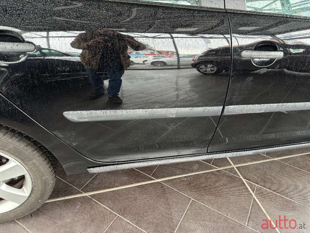 2006' Volkswagen Golf photo #5