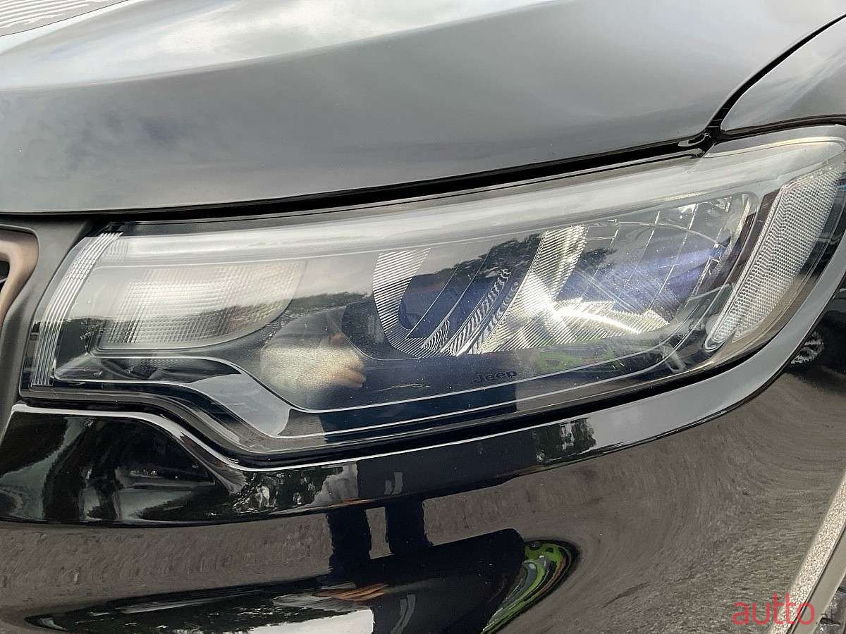 2022' Jeep Compass photo #3