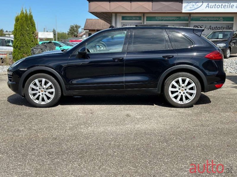 2012' Porsche Cayenne photo #2