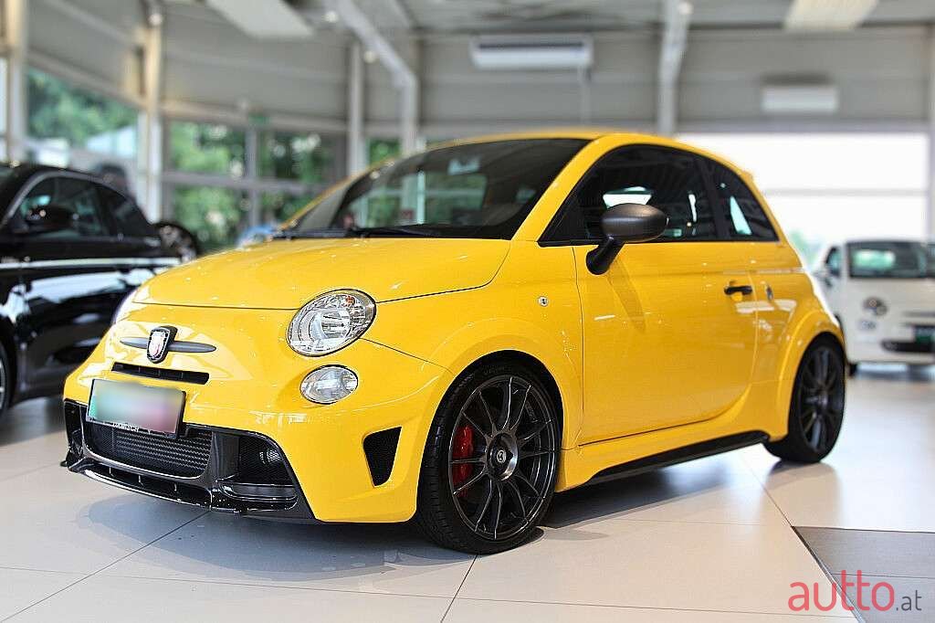 2017' Fiat 500 Abarth photo #1