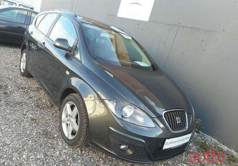 2010' SEAT Altea Xl photo #1