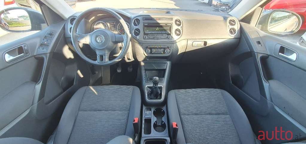 2012' Volkswagen Tiguan photo #4