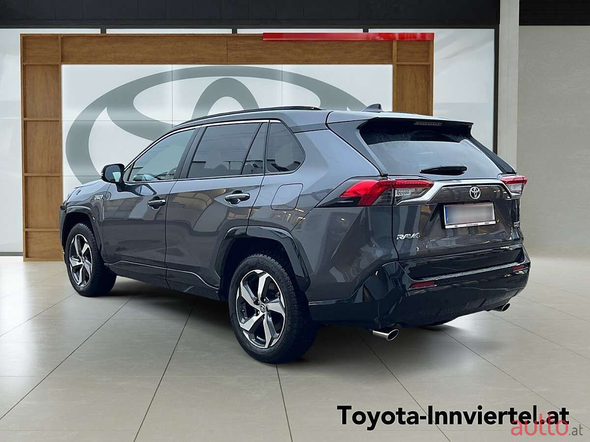 2022' Toyota RAV4 photo #2