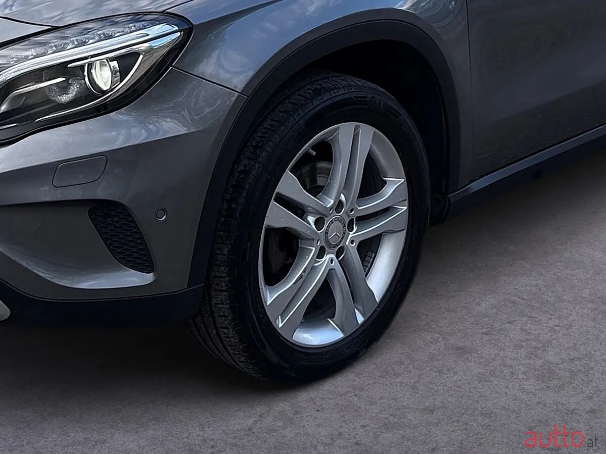 2015' Mercedes-Benz Gla-Klasse photo #6