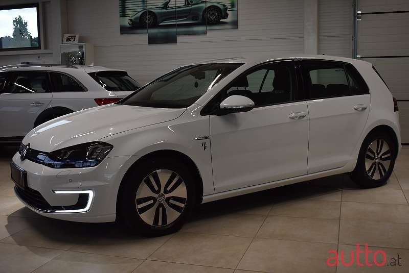 2016' Volkswagen Golf photo #4