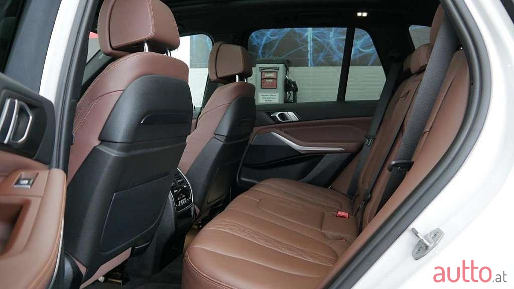 2021' BMW X5 photo #5