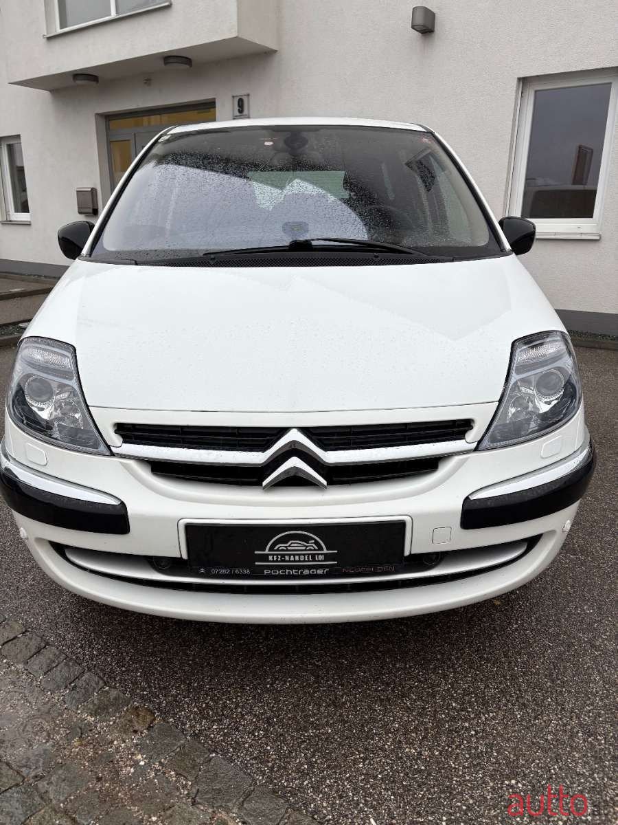 2013' Citroen C8 photo #2