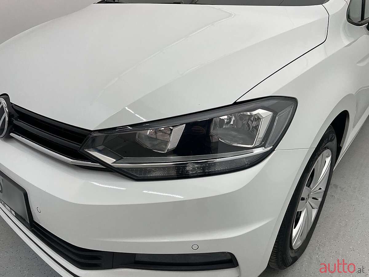 2021' Volkswagen Touran photo #3