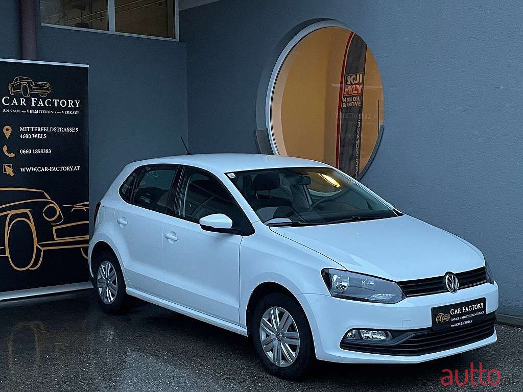 2015' Volkswagen Polo photo #2