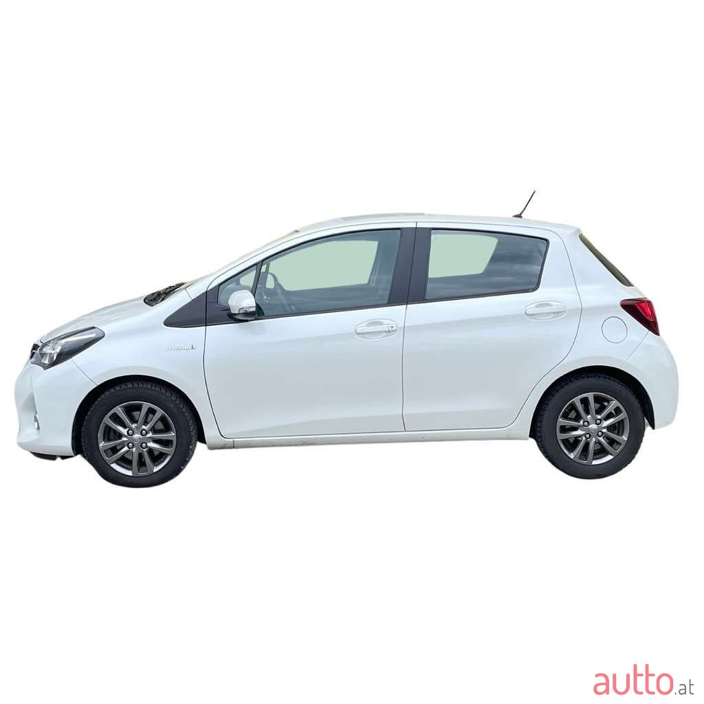 2015' Toyota Yaris photo #5