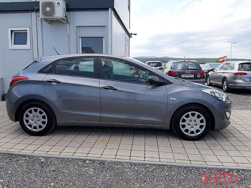 2012' Hyundai i30 photo #3