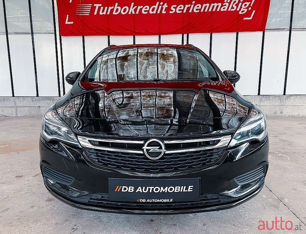 2018' Opel Astra photo #2