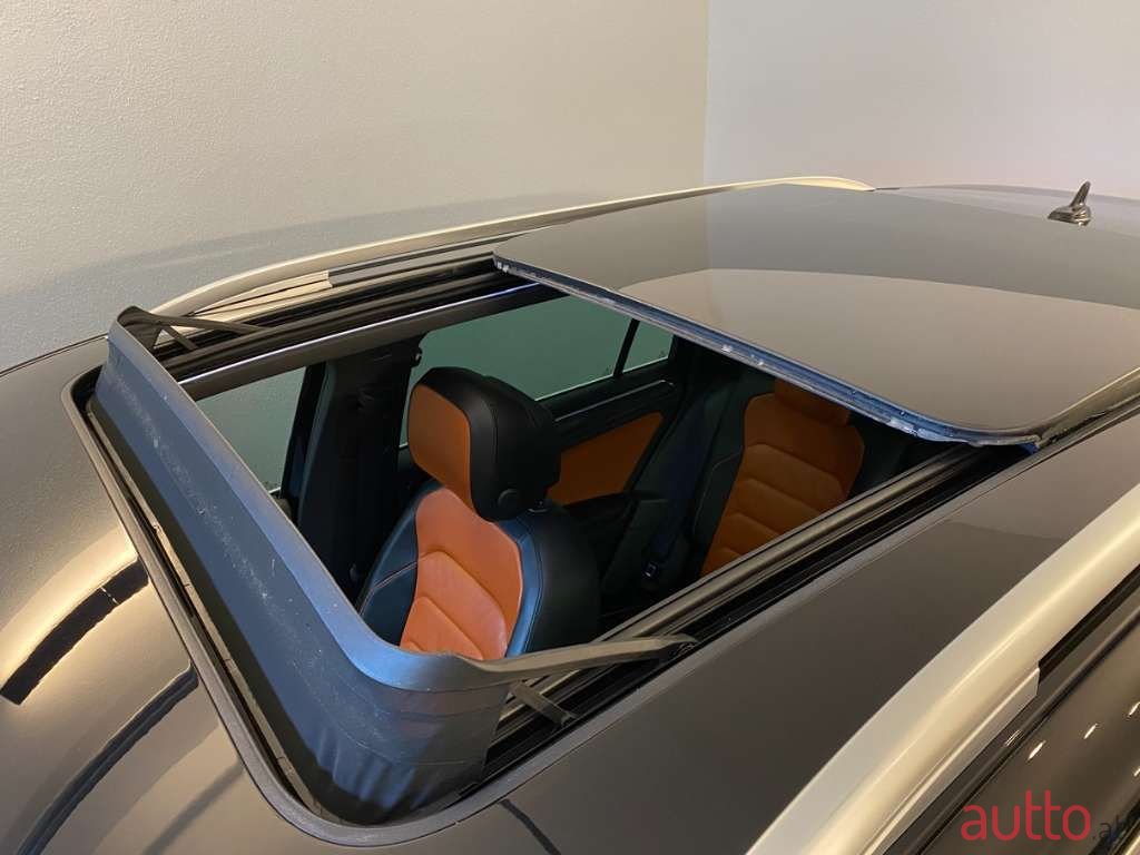 2016' Volkswagen Tiguan photo #5