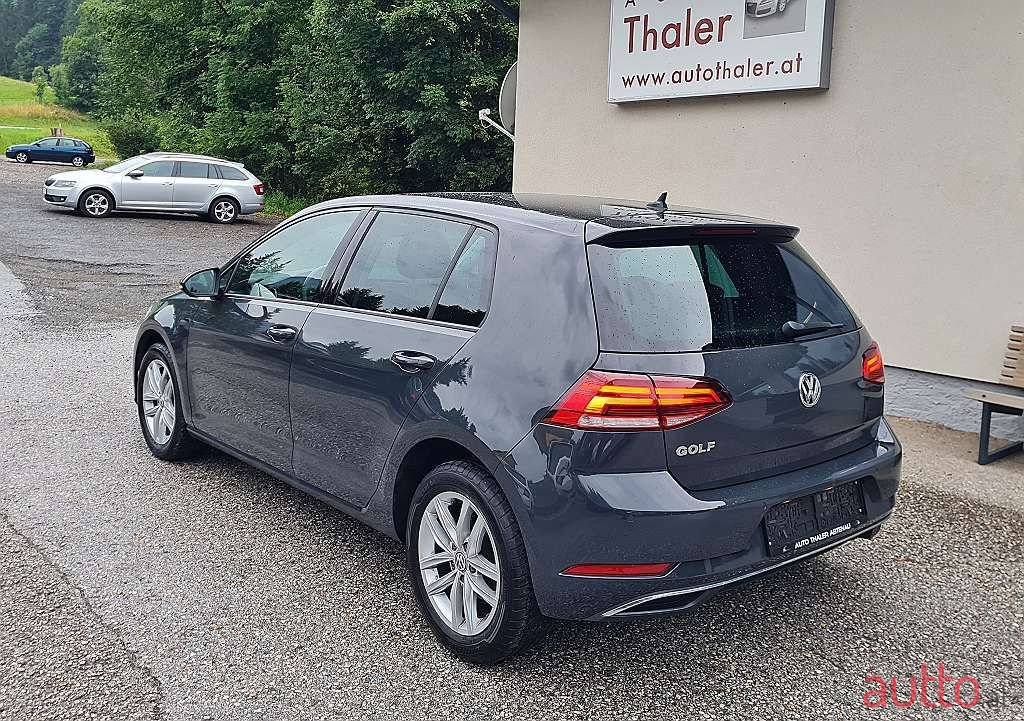 2019' Volkswagen Golf photo #3