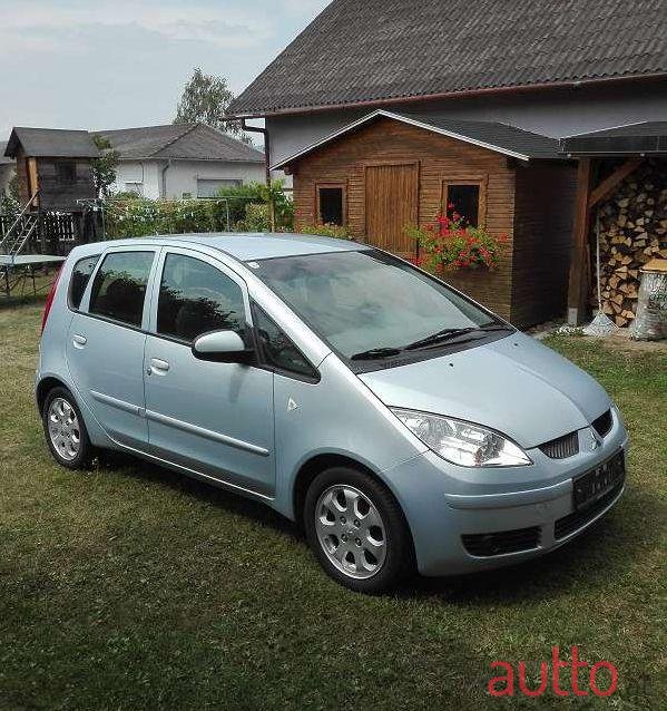 2005' Mitsubishi Colt photo #1