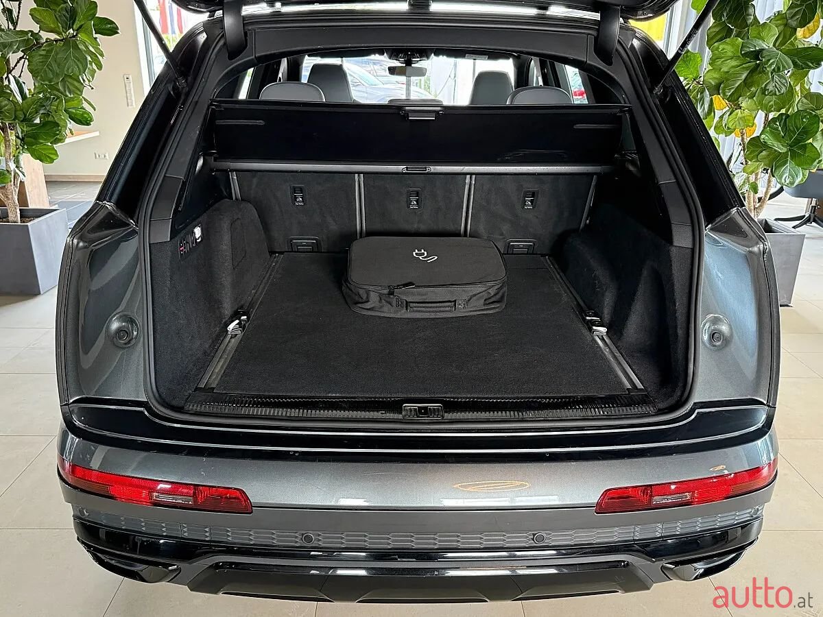 2021' Audi Q7 photo #5