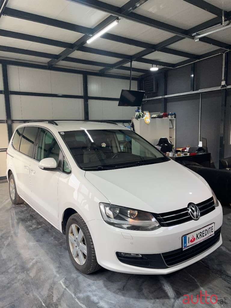 2011' Volkswagen Sharan photo #3