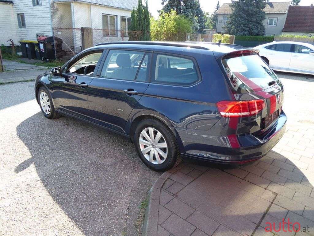 2017' Volkswagen Passat photo #3