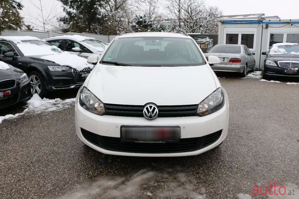 2010' Volkswagen Golf photo #2