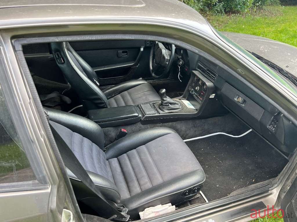 1977' Porsche 924 photo #2