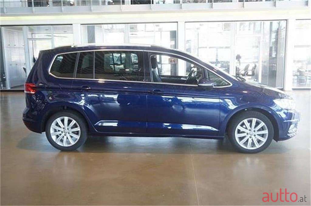 2016' Volkswagen Touran photo #1