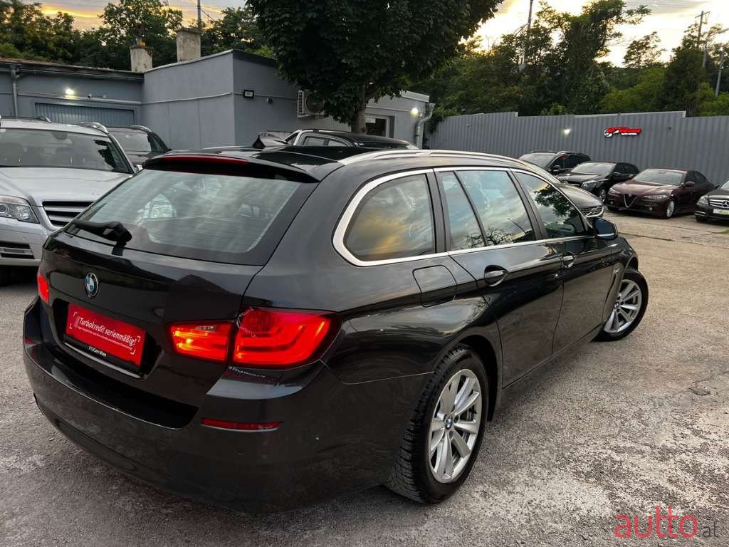 2011' BMW 5Er-Reihe photo #3