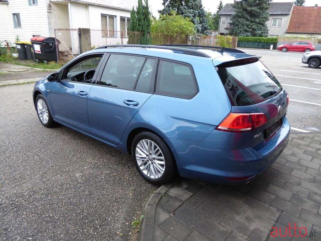 2015' Volkswagen Golf photo #2