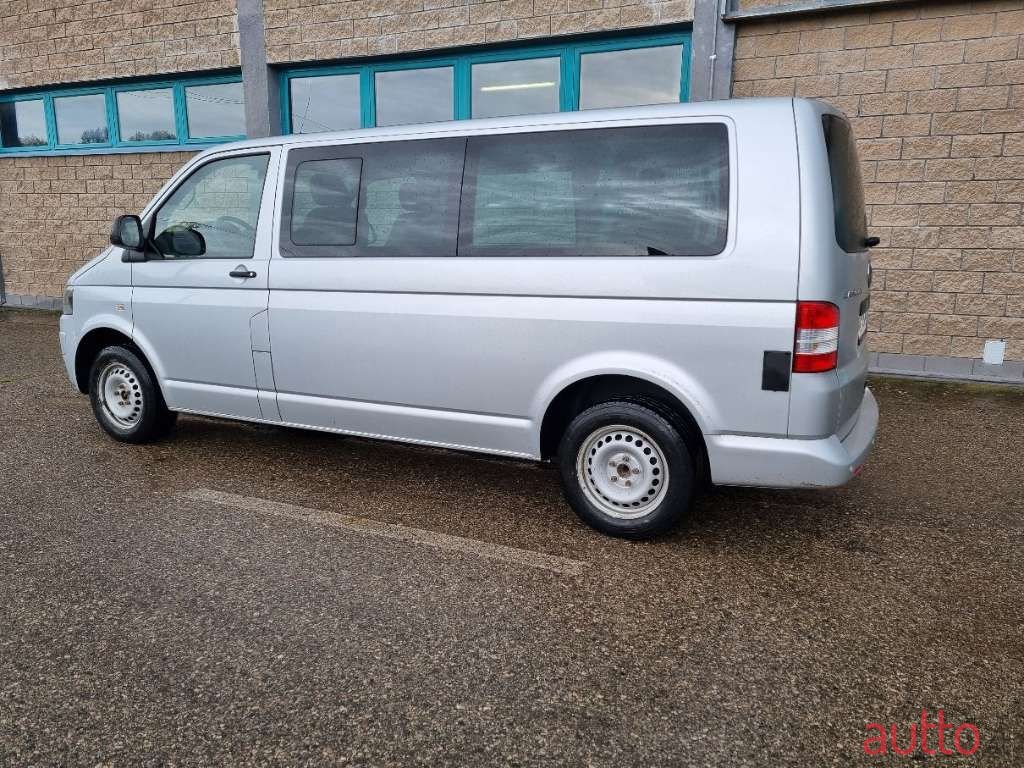 2011' Volkswagen T5 photo #3