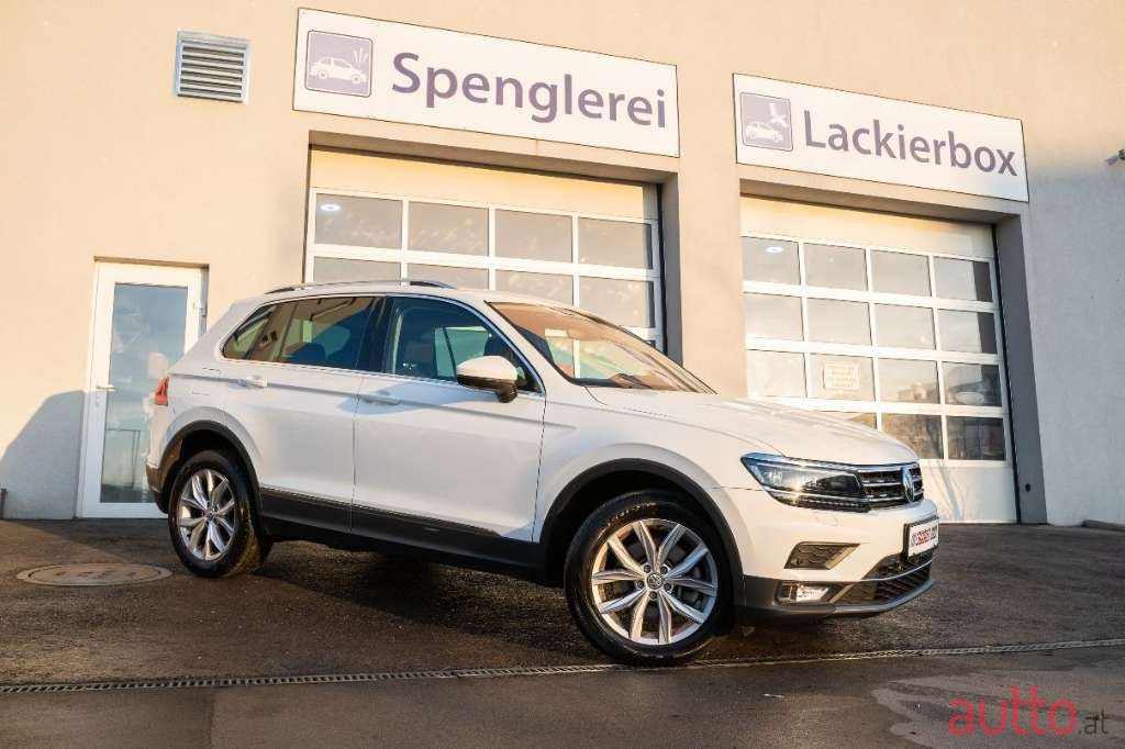 2020' Volkswagen Tiguan photo #4