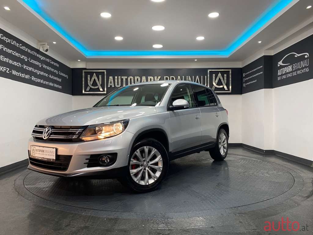2011' Volkswagen Tiguan photo #1