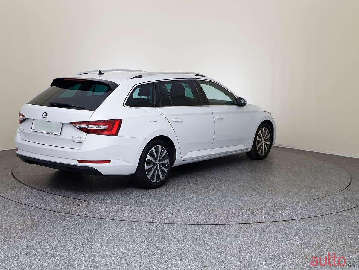 2017' Skoda Superb photo #5