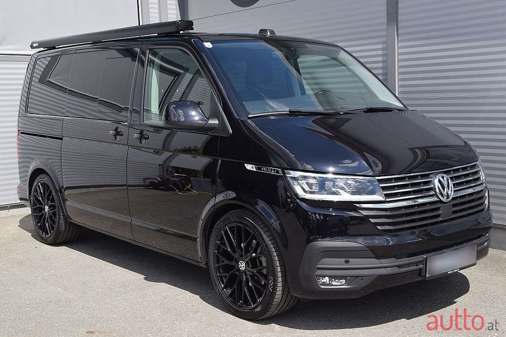 2019' Volkswagen Caravelle photo #4